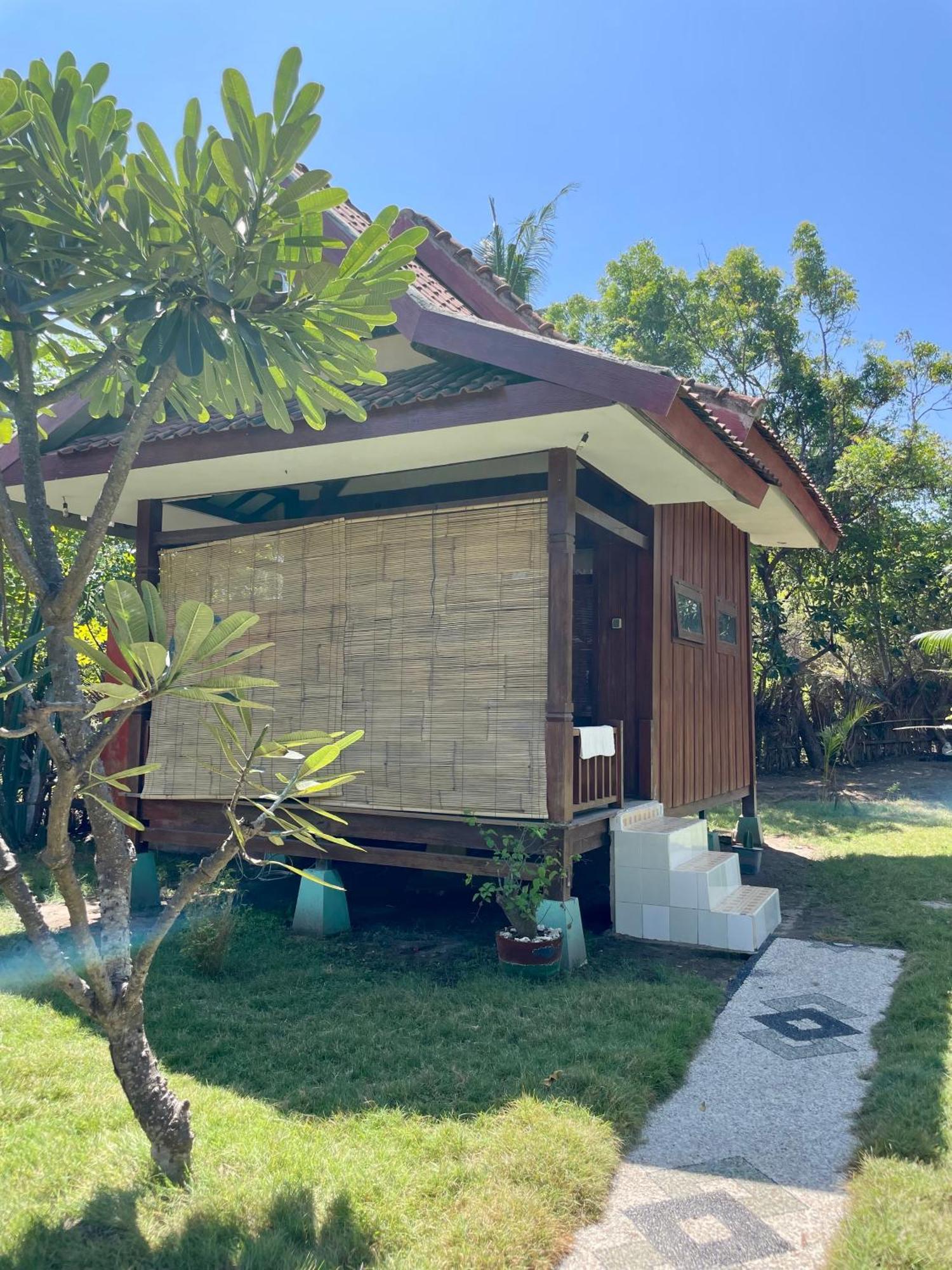 The Exile Sunsetpoint Hotel Quần đảo Gili Ngoại thất bức ảnh