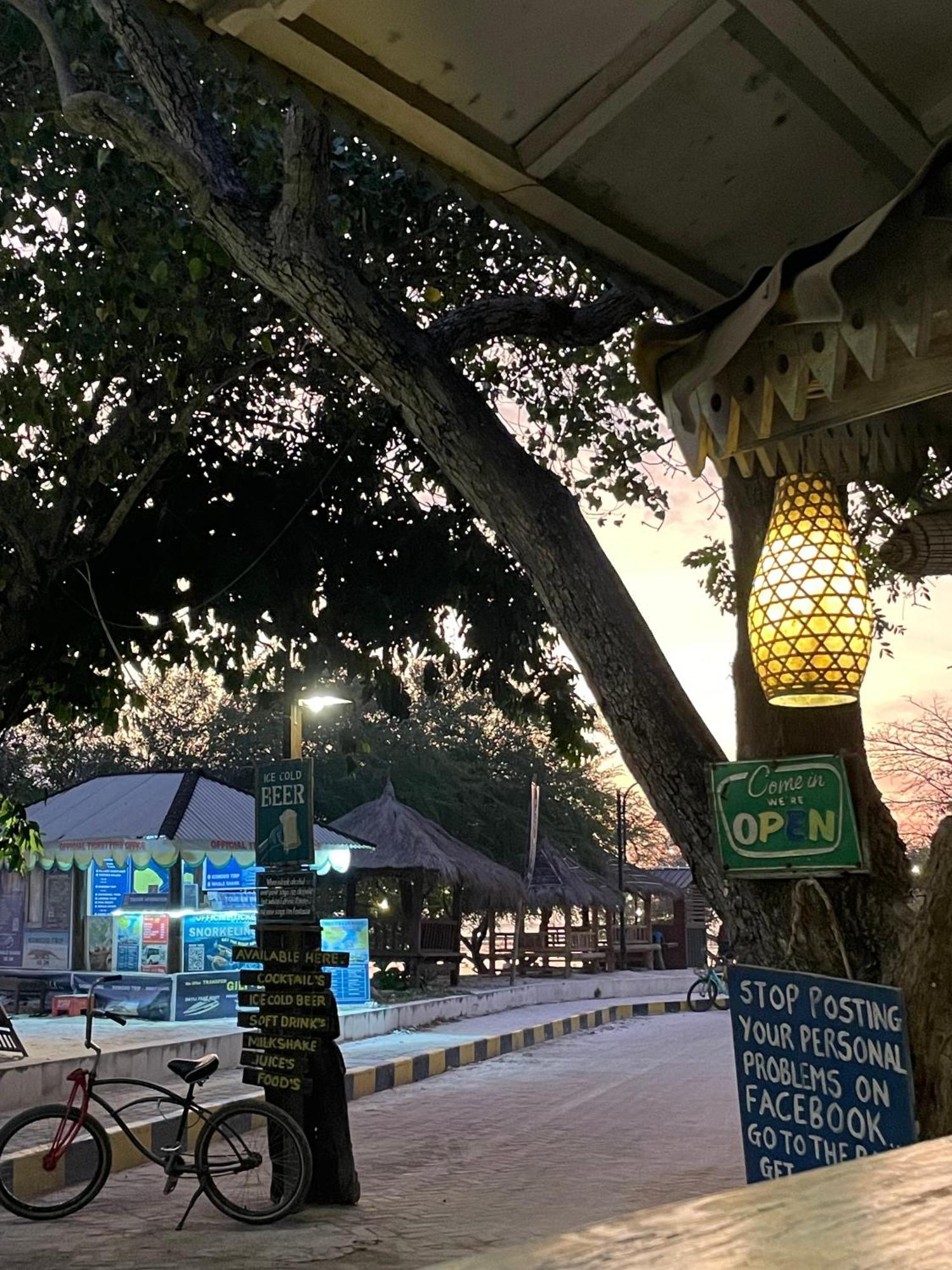 The Exile Sunsetpoint Hotel Quần đảo Gili Ngoại thất bức ảnh