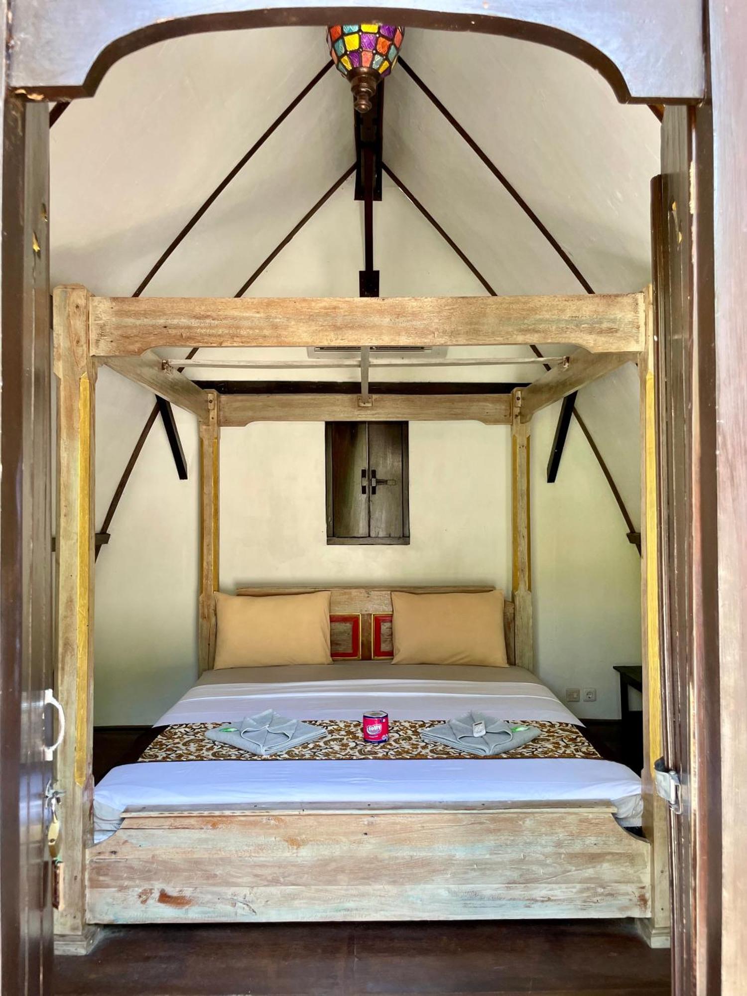 The Exile Sunsetpoint Hotel Quần đảo Gili Ngoại thất bức ảnh
