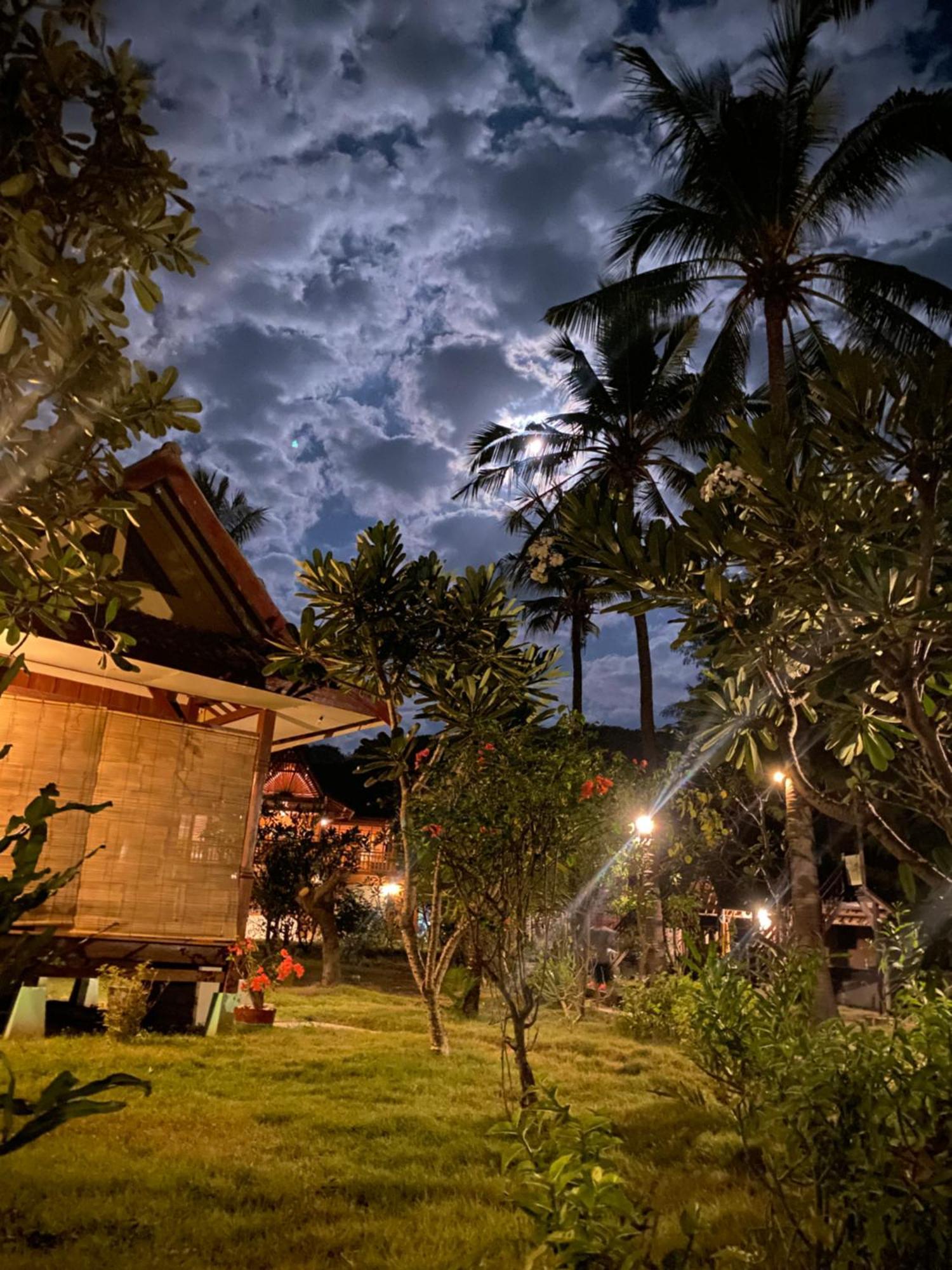 The Exile Sunsetpoint Hotel Quần đảo Gili Ngoại thất bức ảnh