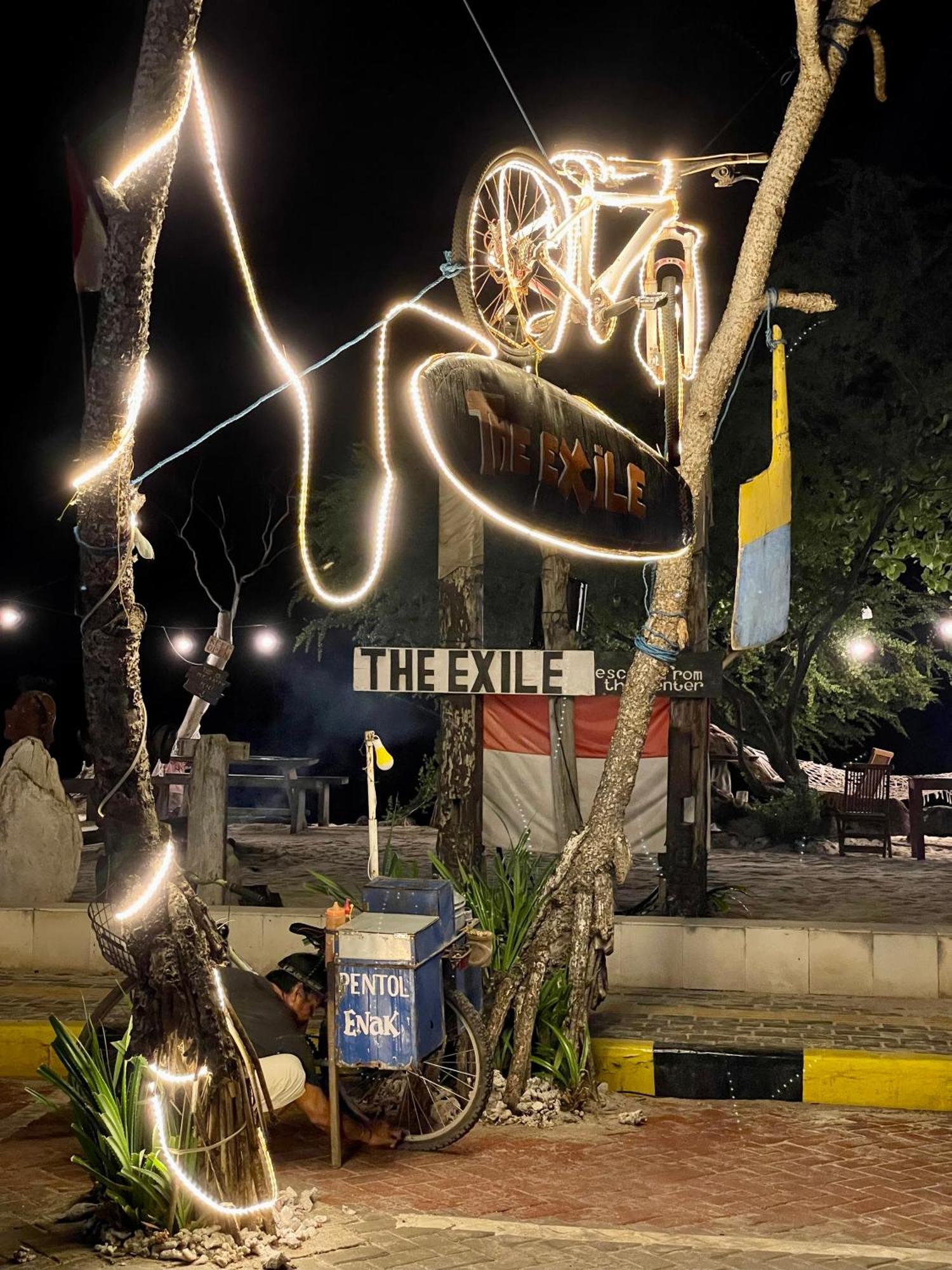 The Exile Sunsetpoint Hotel Quần đảo Gili Ngoại thất bức ảnh