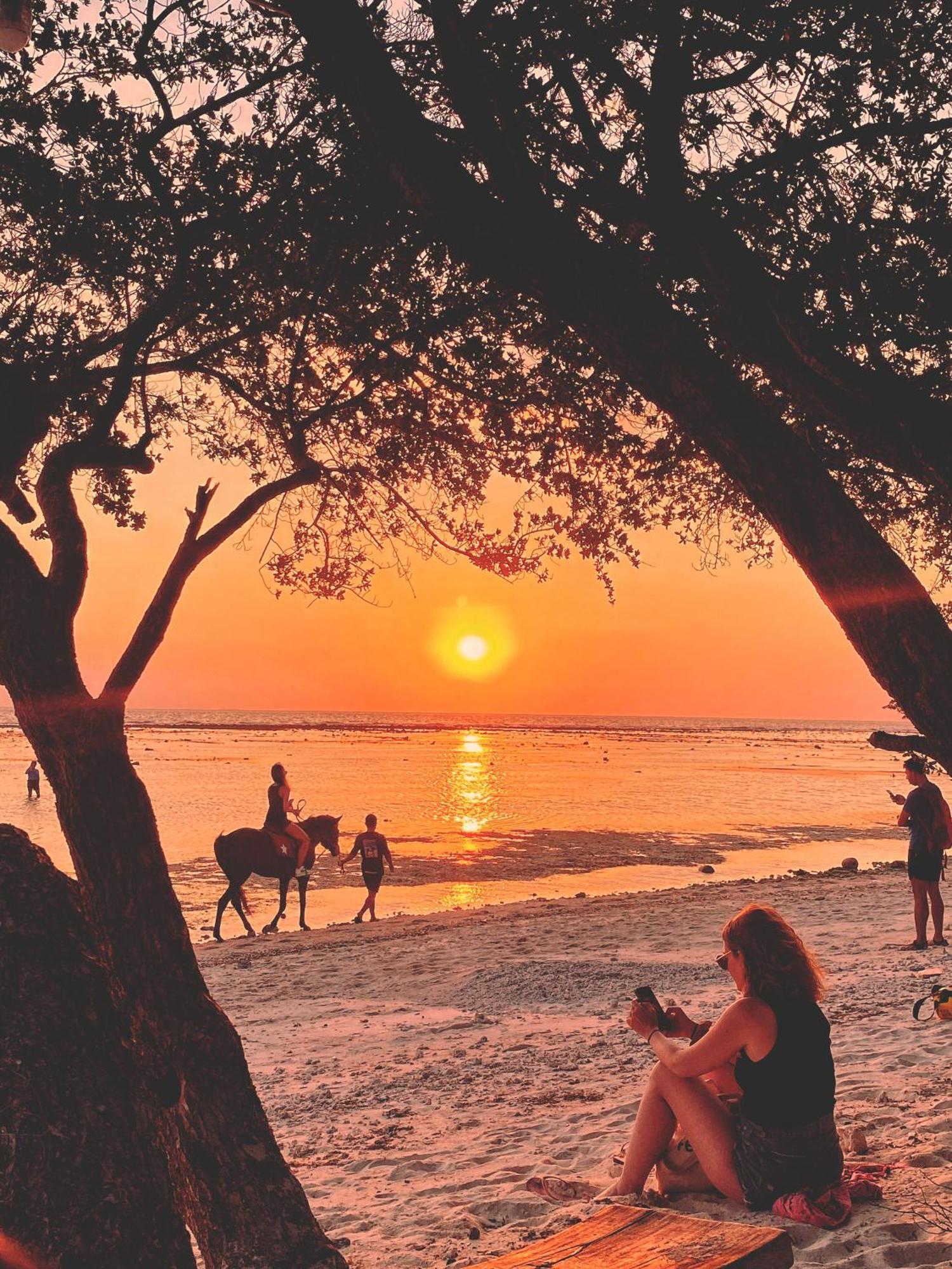 The Exile Sunsetpoint Hotel Quần đảo Gili Ngoại thất bức ảnh